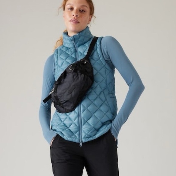 Athleta Excursions Large Belt Bag in Black - Picture 3 of 11